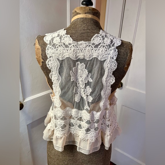 Umgee Small/Med Boho Style Ivory Lace Ruffle Crop Vest Cottagecore - Picture 4 of 6